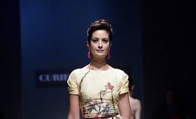 Romos auk&scaron;tosios mados savaitė: &bdquo;Raffaella Curiel&ldquo; 2016 m. pavasario-vasaros auk&scaron;tosios mados kolekcija 