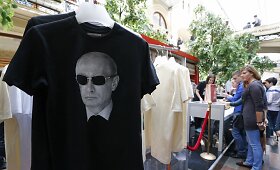 Nauja mada Maskvoje &ndash; mar&scaron;kinėliai su Vladimiro Putino atvaizdu