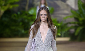 Paryžiaus auk&scaron;tosios mados savaitė: &bdquo;Elie Saab&ldquo; 2016 m. pavasario-vasaros auk&scaron;tosios mados kolekcija
