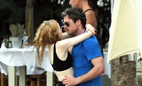 Richardas Maddenas ir Ellie Bamber Ibisoje