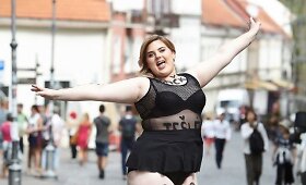 &Scaron;ou &bdquo;Dydžio (r)evoliucija&ldquo; dalyvės apsinuoginusios fotografavosi Vilniaus gatvėse