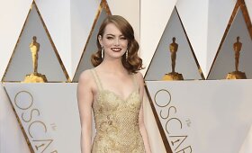 Emma Stone &bdquo;Oskarų&ldquo; teikimo ceremonijoje