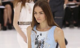 Ant &bdquo;Christian Dior&ldquo; auk&scaron;tosios mados podiumo &ndash; ir lietuvė Agnė Končiūtė