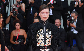 Venecijos kino festivalio raudonojo kilimo svečių stilius
