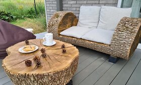 Rita ir Laisvydas i&scaron; nuvirtusio uosio susikūrė baldus terasai