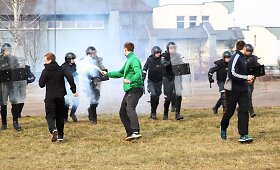 Lietuvos policijos mokyklos kursantus mokino veiksmų taktikos masinių riau&scaron;ių atvejais 