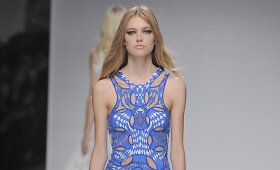 Paryžiaus auk&scaron;tosios mados savaitė: &bdquo;Atelier Versace&ldquo; 2016 m. pavasario-vasaros auk&scaron;tosios mados kolekcija