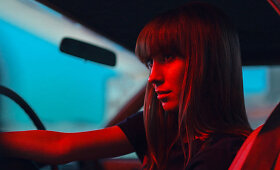 Justė Starinskaitė i&scaron;leido naują kūrinį &bdquo;Red Lights&ldquo;