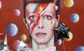 Gėlių jūra Davidui Bowie: gerbėjai atsisveikina su muzikos legenda