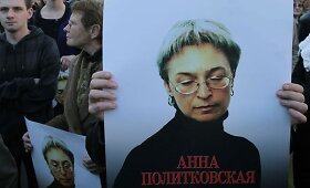 Maskvoje ir Peterburge gedulo mitingais pagerbta nužudyta žurnalistė Politkovskaja