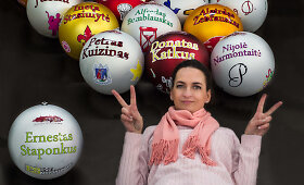 Jurga Anusauskienė Tel&scaron;ių miesto eglutei padėjo sukurti žaisliukus