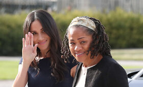 Paskutinė diena prie&scaron; vestuves: Meghan Markle &ndash; su mama, princas Harry &ndash; su broliu