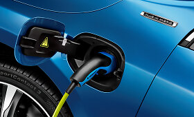 &bdquo;Volvo V60 Plug-in Hybrid&ldquo; su &bdquo;R Design&ldquo; apdaila