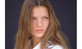 Pirmoji profesionali ir anksčiau niekur nepublikuota Kate Moss fotosesija