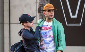 Scarlett Johansson pirmą kartą po gimdymo pasirodė vie&scaron;umoje