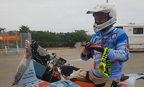 Pirmieji prie Dakaro starto linijos stos motociklininkai