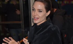 Smarkiai sulysusi Angelina Jolie atrodo tarsi skeletas