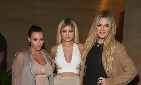 Kardashian seserys restorane Malibu pristatė savo naujas mobiliąsias programėles