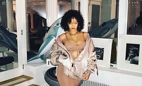Plačius drabužius pamėgusi Rihanna kursto kalbas apie nė&scaron;tumą