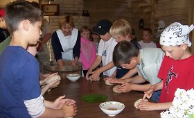Įprastas ekskursijas moksleiviams keičia edukacinės programos