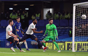 „Tottenham“ įsimušė komišką įvartį – „Chelsea“ arčiau finalo