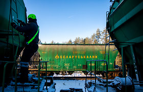 „Belaruskalij“ ir „Lietuvos geležinkelių“ sutartis nebegalioja nuo vasario 1 d., bet gali atsirasti kitų vežėjų