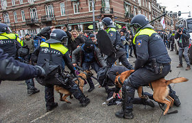 Protestą dėl COVID-19 ribojimų Nyderlanduose žymėjo areštai, susirėmimai