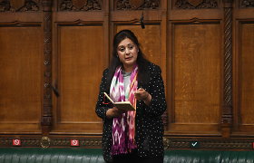 JK parlamentarė teigia netekusi posto vyriausybėje dėl savo „musulmoniškumo“