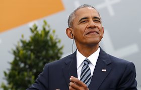 Barackas Obama trankiai atšventė 60-metį: šoko ir šypsojosi visą naktį