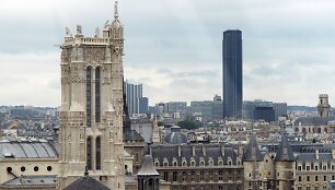 Vir&scaron; eilinio užstatymo Paryžiuje ky&scaron;antis 210 metų auk&scaron;čio juodas monolitinis Montparnaso bok&scaron;tas laikomas urbanistine žaizda