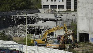 Statybininkai jau pradėjo griauti nereikalingus statinius bei ardyti senas komunikacijas. Šie darbai bus baigti per 5 mėnesius.