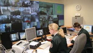 VSAT pareigūnės Vilniaus oro uoste
