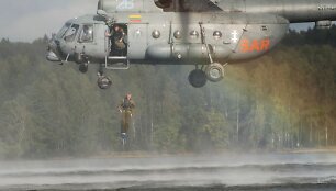 &Scaron;uolių i&scaron; sraigtasparnio pratybos