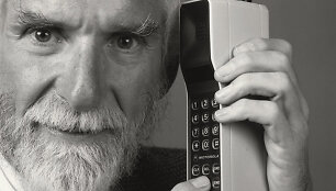 Mobiliojo telefono i&scaron;radėjas Martinas Cooperis