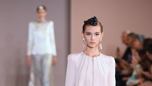 „Giorgio Armani Privé“ 2019–2020 m. rudens ir žiemos aukštosios mados kolekcijos modelis