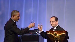 Sakydamas tostą svečio garbei, B.Obama parei&scaron;kė Vive La France, Dieve, laimink Ameriką, ir tegyvuoja aljansas tarp mūsų didžių valstybių.