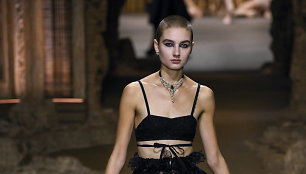 Paryžiaus mados savaitė: „Dior“ 2023 m. pavasario ir vasaros kolekcijos modeliai