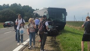 Kelyje Prienai&ndash;Jieznas į autobusą įsirėžus automobiliui, žuvo jo vairuotojas