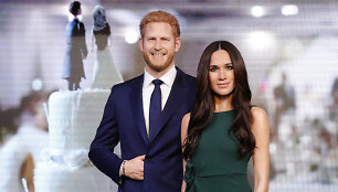 Va&scaron;kinės princo Harry ir Meghan Markle skulptūros