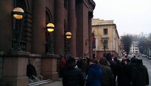Prie Lietuvos banko Kaune žmonių eilės