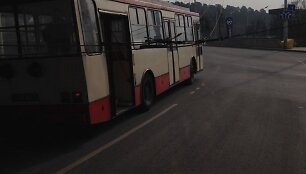 Vilniuje nukrito troleibuso laidai