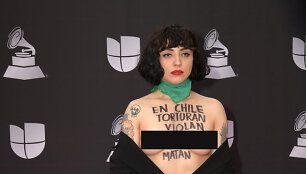 Dainininkė Mon Laferte Lotynų Amerikos &bdquo;Grammy&ldquo; apdovanojimuose