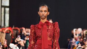 &bdquo;Elie Saab&ldquo; 2020&ndash;2021 m. rudens ir žiemos kolekcijos modelis