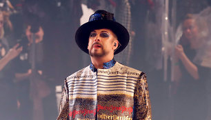 „Jean Paul Gaultier“ 2020 m. pavasario ir vasaros kolekcijos modelis. Boy George'as.