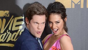 Adamas DeVine'as ir Chloe Bridges 