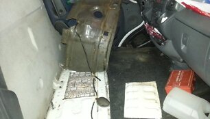 Kontrabandininką i&scaron;davė sėdynės varžtai