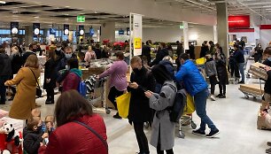 &Scaron;e&scaron;tadienis parduotuvėje IKEA