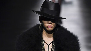 &bdquo;Saint Laurent&ldquo; 2019&ndash;2020 m. rudens ir žiemos kolekcijos modelis