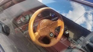 Automobilis su svastika
