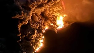 Indonezijoje, Sulavesyje, išsiveržė Ruango ugnikalnis